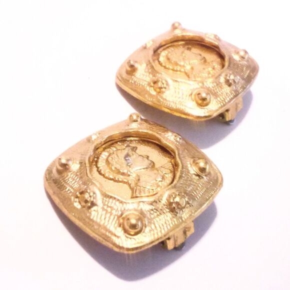 Vintage Gold Tone Roman Soldier Statement Clip On Earrings - Picture 2 of 5